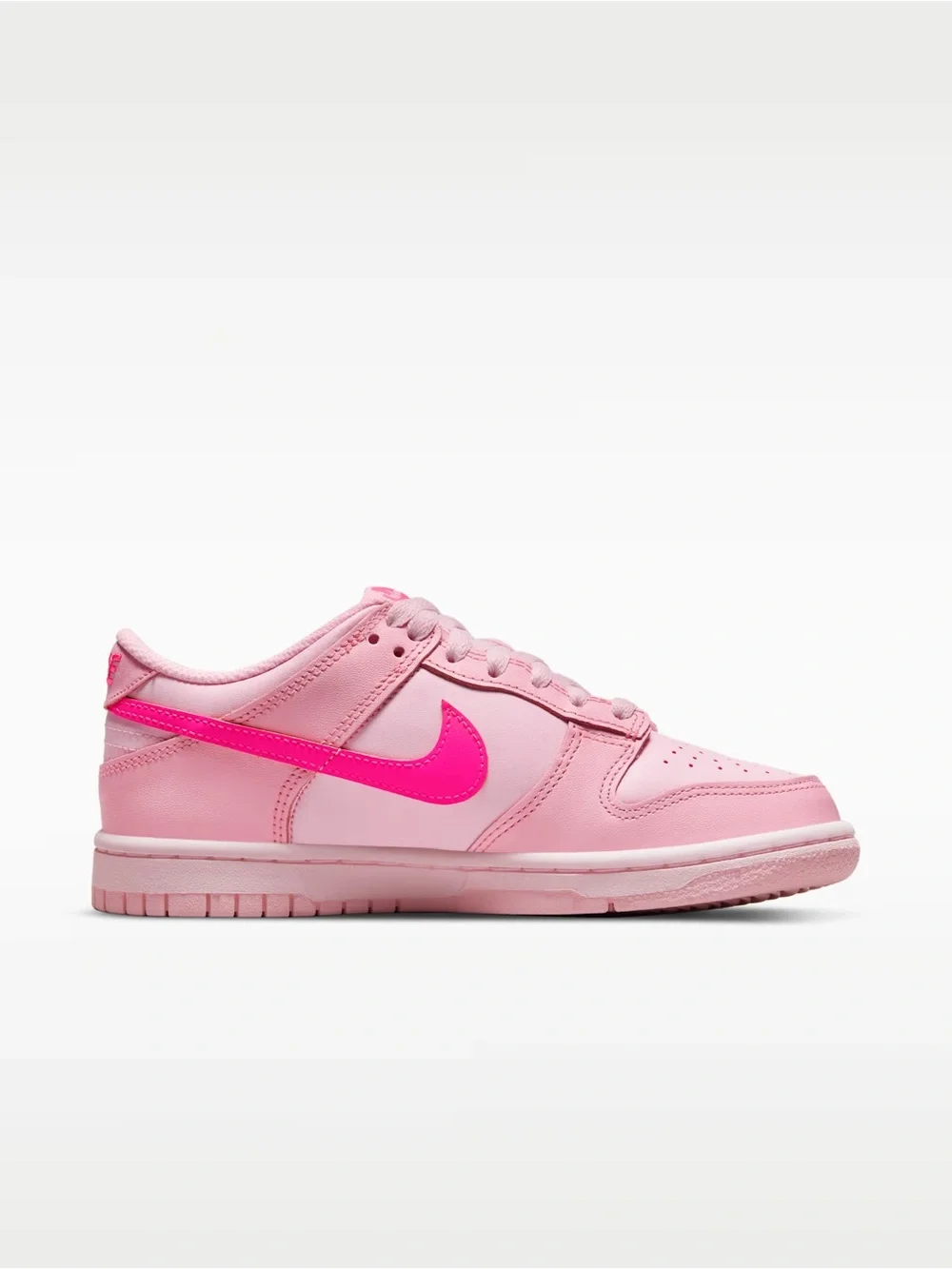 Nike Kids' Low Top Skate Shoe in Pink color dunk big kids size can fits WNs